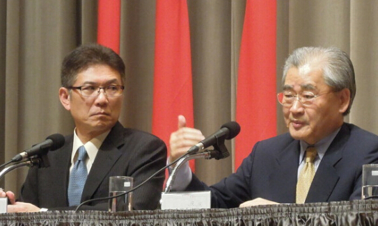 　　毛治國（右）召開首次臨時“院會”后記者會。（圖片來源：臺灣“東森新聞云”）