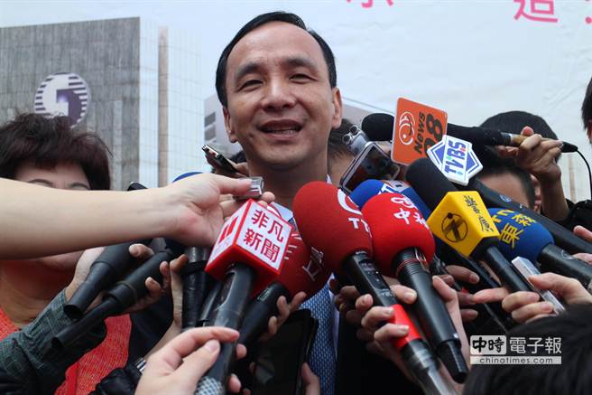 吳敦義、朱立倫,兩人互動熱絡
