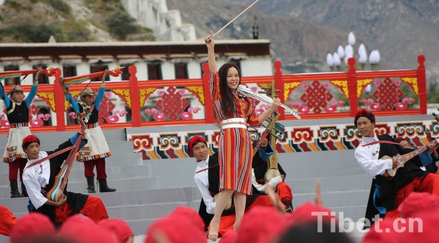 “心連心”藝術團走進西藏 “心連心”藝術團走進西藏