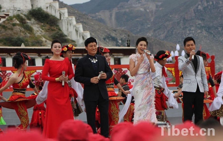 “心連心”藝術團走進西藏 “心連心”藝術團走進西藏